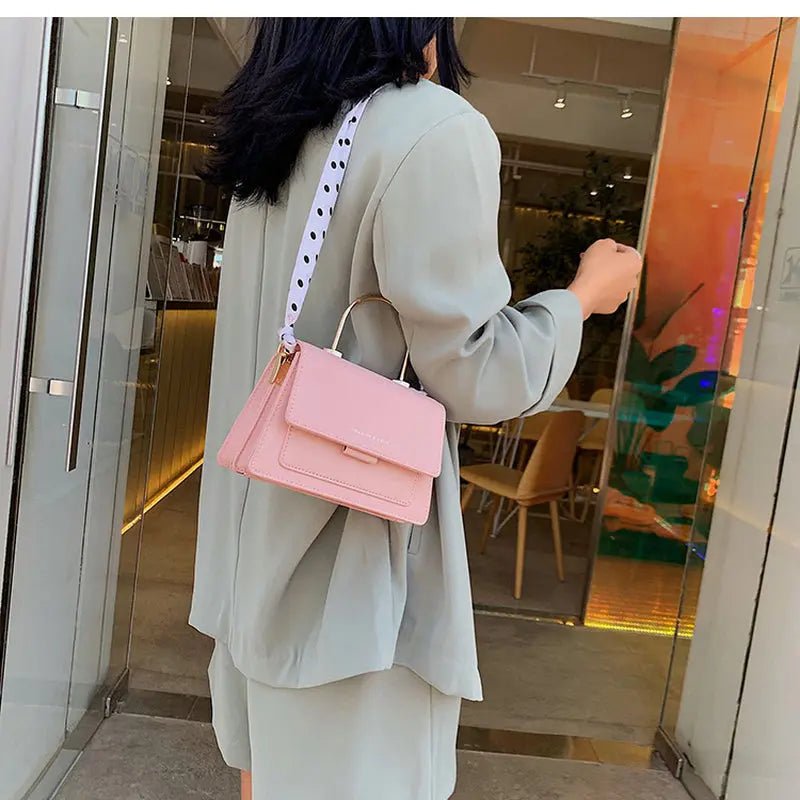 Popular Bags Handbags Small Trendy Fashion Messenger Bag Chain ShouldeProduct informationStyle: KoreanSupply category: SpotWhether inventory: NoArticle number: 58085Whether to support distribution: support distributionThreshold for fraNovaCartNovacartPopular Bags Handbags